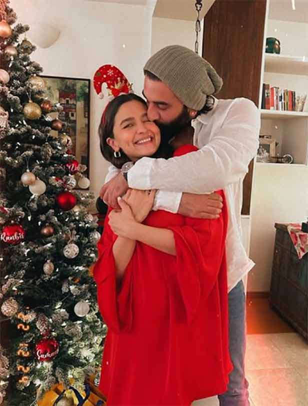 christmas2022aliabhatt ranbirkapoor11672041116