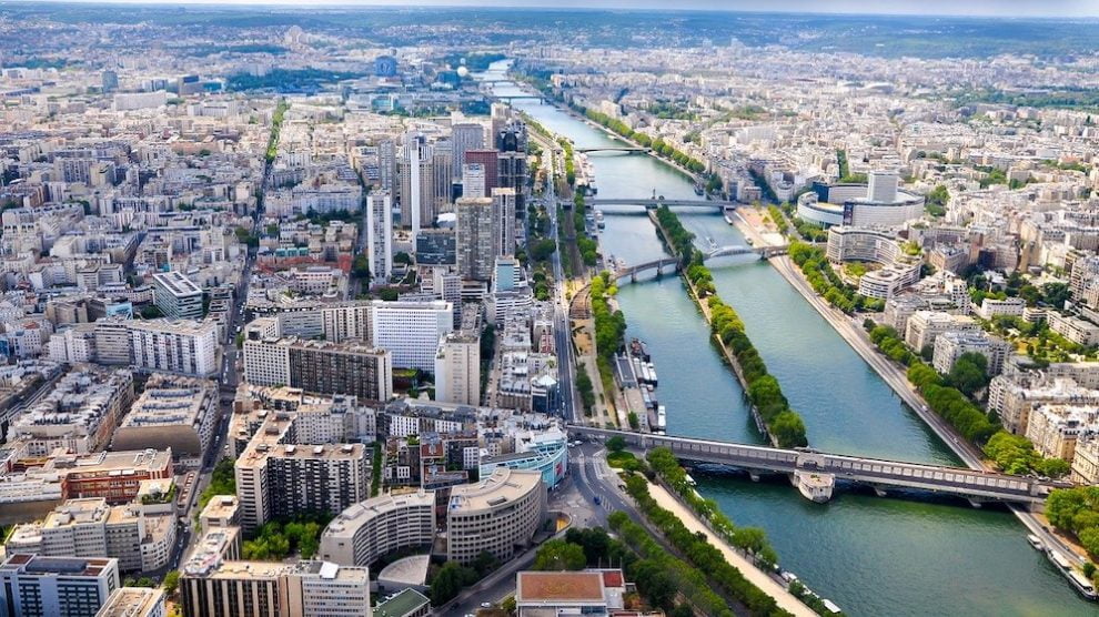 paris vue aerienne 990x556 1